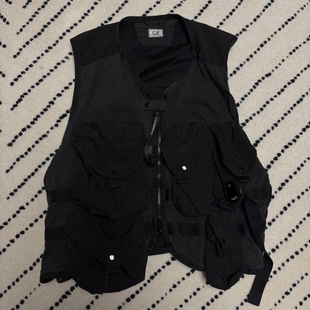 CP Company 블랙 택티컬 조끼 46