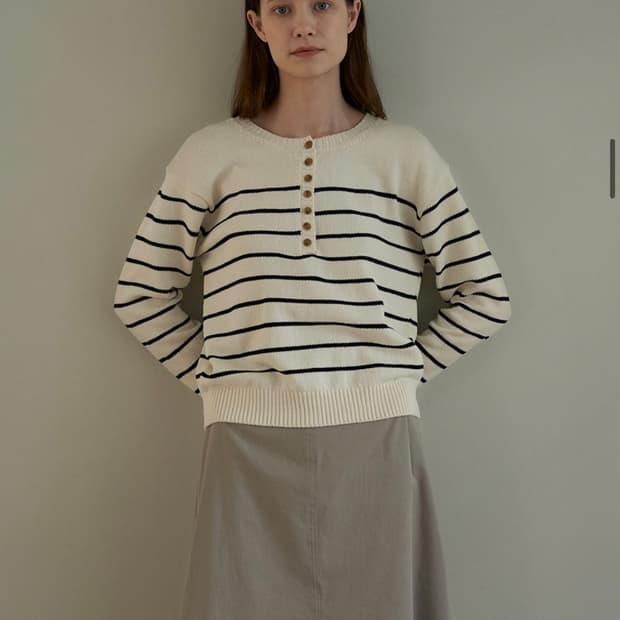 유라고 버튼 스트라이프 니트