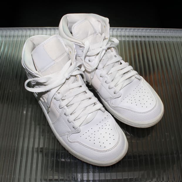 나이키 조던1 미드 트리플화이트 260