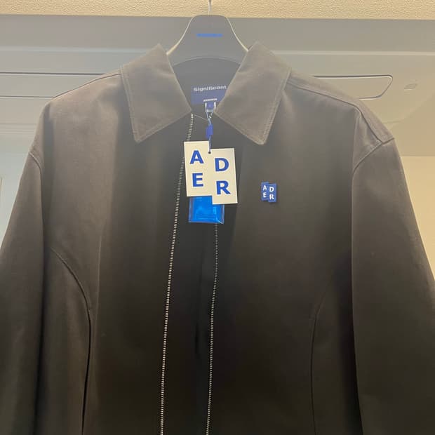 아더에러 시그니피컨트 TRS 태그 자켓 01 느와르