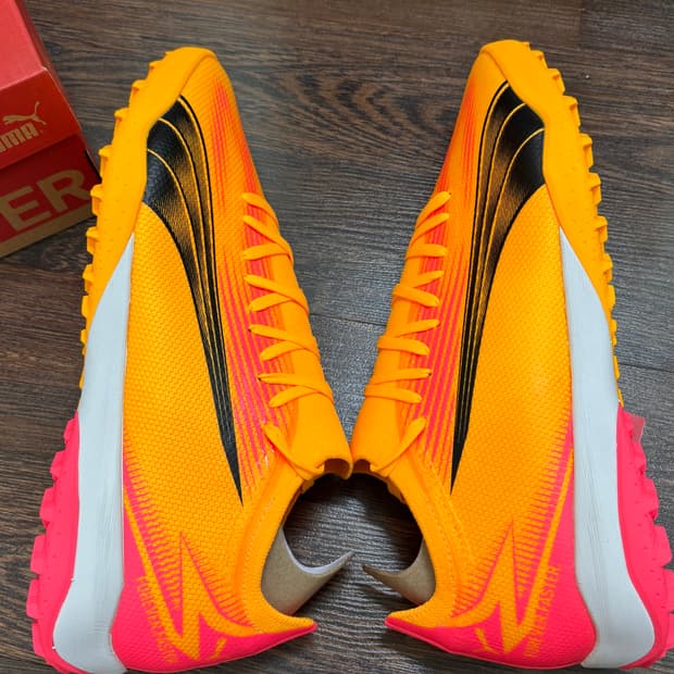 정가12만원) 푸마 울트라 플레이 TT 풋살화 290