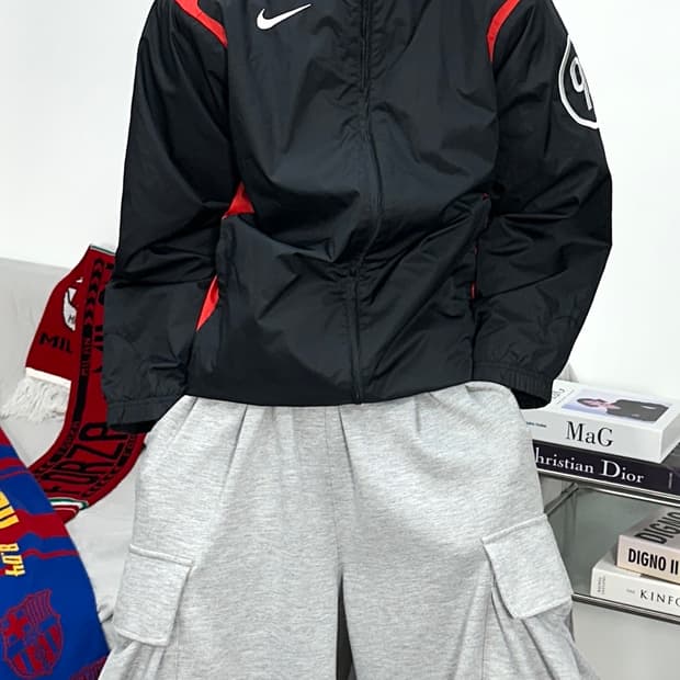 나이키 00s 블랙 레드 토탈 90 바람막이 M