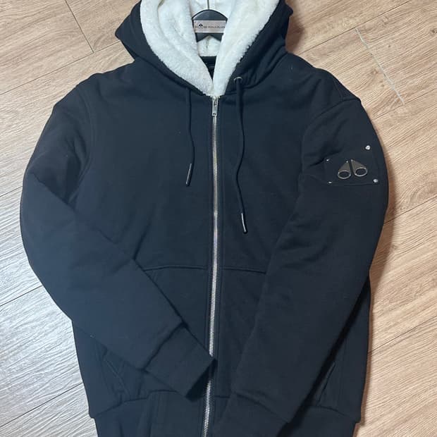 무스너클 19fw 버니스웨터