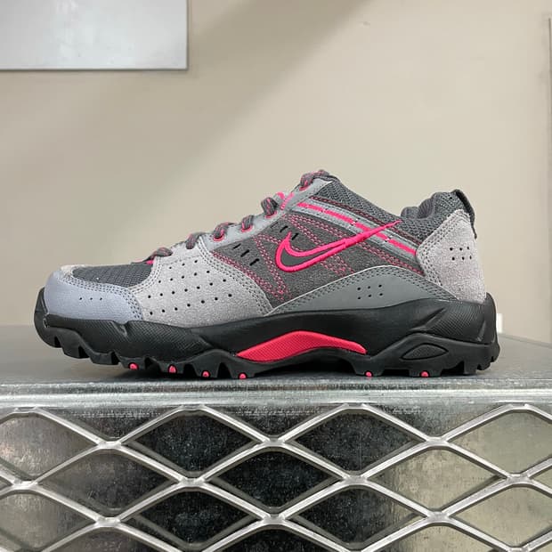 나이키 살볼리어 트래킹화 245