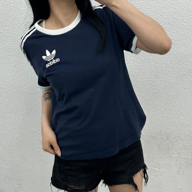 아디다스 네이비 크롭티 85