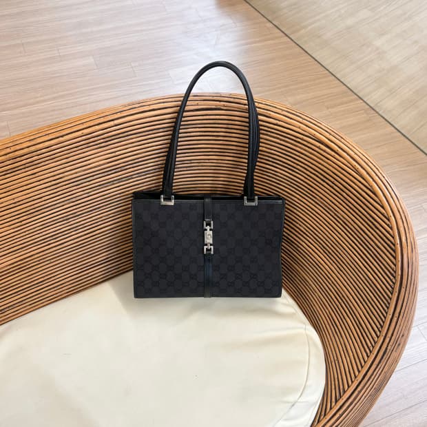 구찌 GG 자가드 재키 토트백