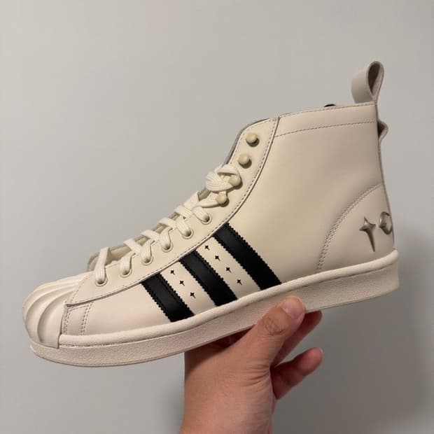 [275] 아디다스 x 떠그클럽 슈퍼스타 부츠 럭스 오프 화이트