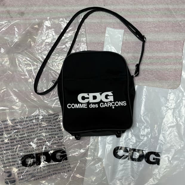 꼼데가르송 CDG 크로스백 (후쿠오카 매장 구매)