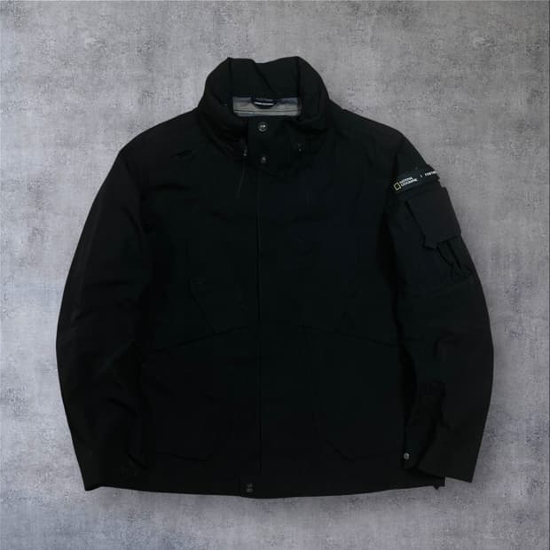내셔널지오그래픽 와펜 로고 블랙 우븐 자켓