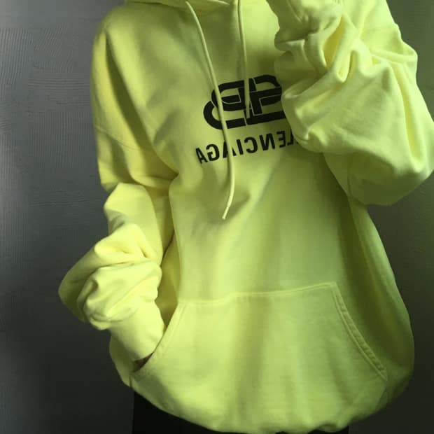 Balenciaga 발렌시아가 BB로고 네온 오버핏 후드티