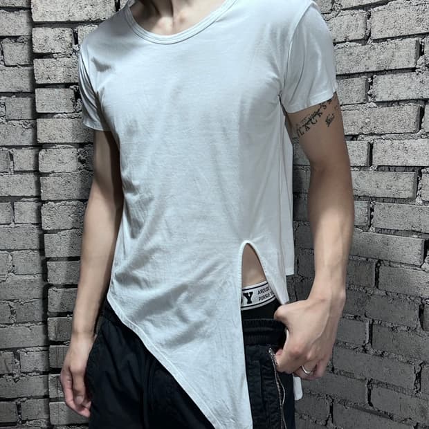 띠어리 비대칭 로브 드레이프 티셔츠
