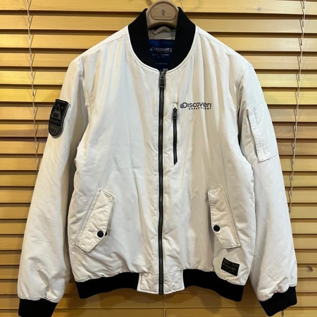 디스커버리 남성 아이보리 누빔점퍼 