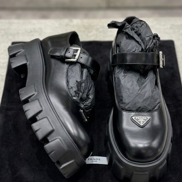 프라다 메리제인 블랙 240