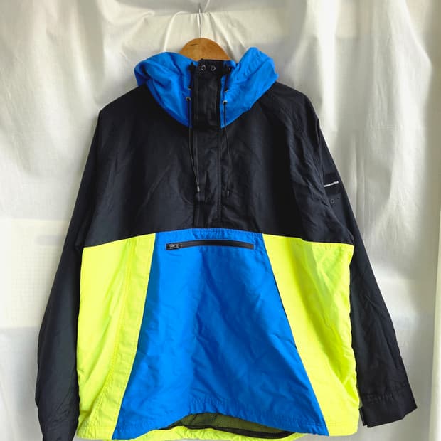 디스이즈네버댓 아노락 바람막이 자켓
L