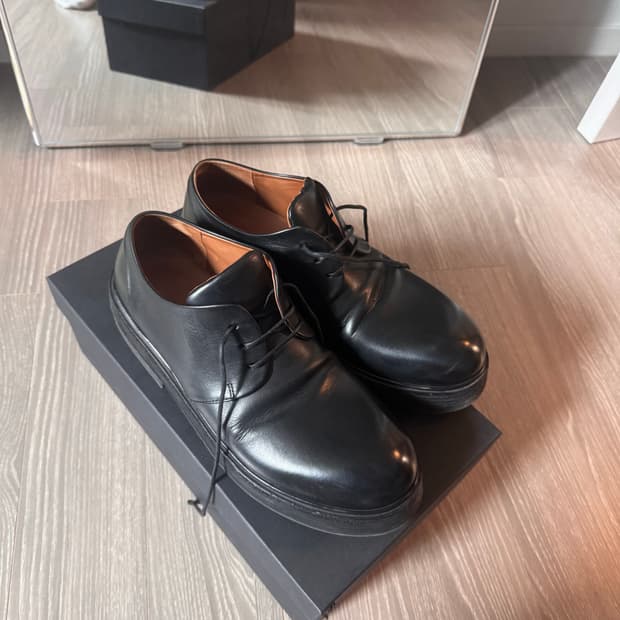 마르셀 주콜로나 더비 41사이즈 팝니다.