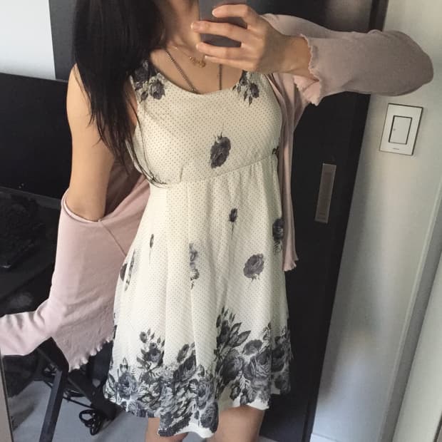 모노 플라워 도트 민소매 라운드 원피스