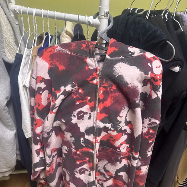 베이프 맵 카모 샤크 릴릭스드 핏 풀 집 후드 레드