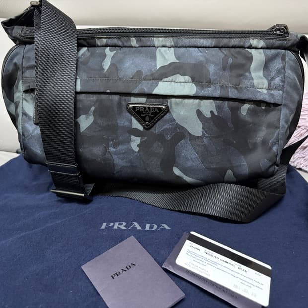 프라다 바이커백 카모 라지 VA0991