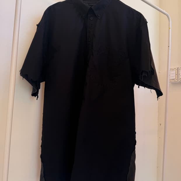 발렌시아가(Balenciaga) 메탈 BB 스텐실 하이브리드 반팔 셔츠
