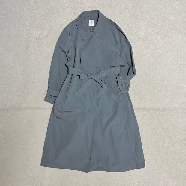 구호 트렌치 코트