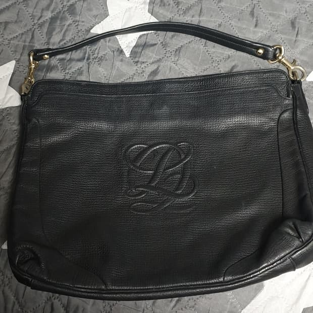  LOUIS QUATORZE 엠보싱 로고 가죽 도트백 블랙