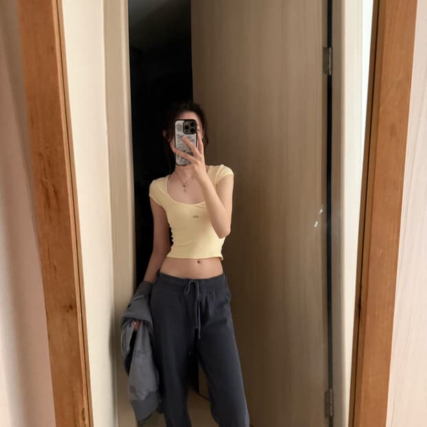 알로요가 alo yoga 옐로우 탑