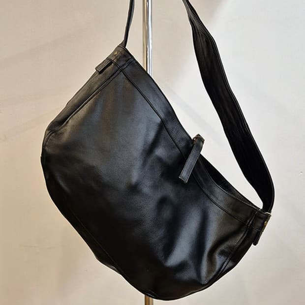 CCU Leather 레더 뉴스보이 라지 크로스백