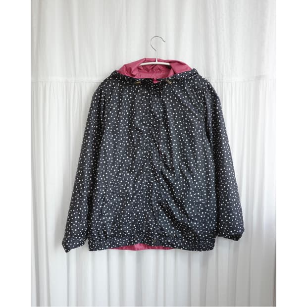 Reversible dot windbreaker 