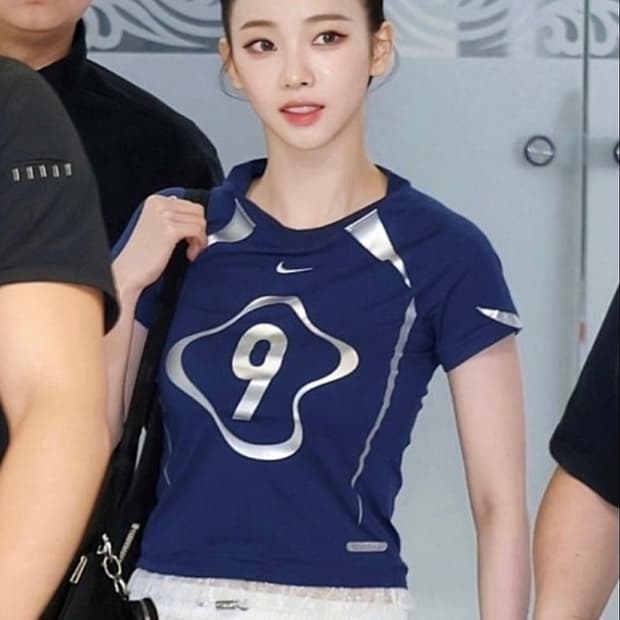 카리나 나이키 반팔 네이비 칠 니트 그래픽 티셔츠 S