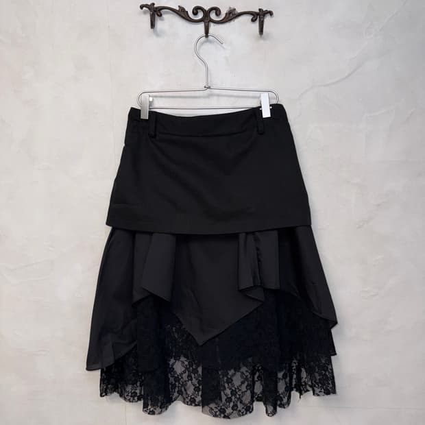 Black unbalanced lace layered skirt