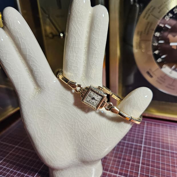 부로바 빈티지 금장 수동 핸드와인딩 여성용 시계