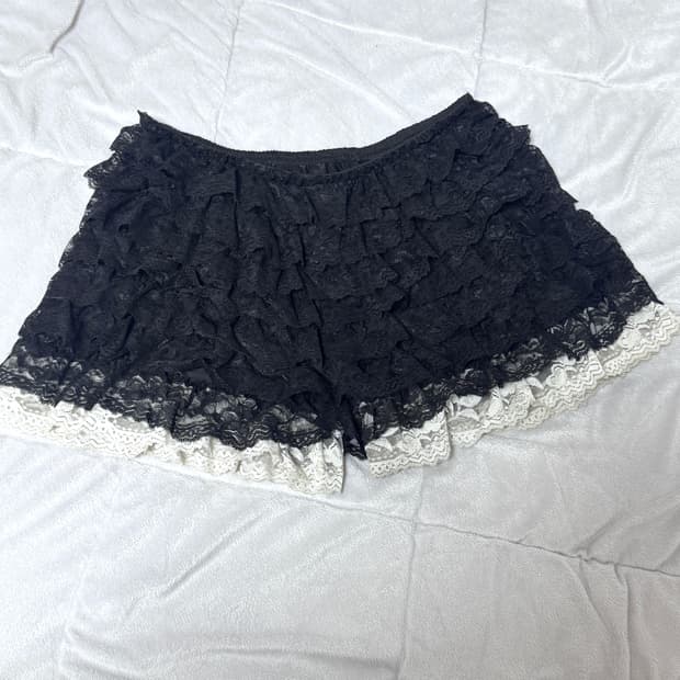 세실맥비깔 블랙 화이트 레이스 큐롯 리즈리사 