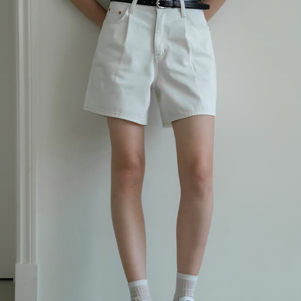 (새상품) siyazu 시야쥬 화이트 치노 숏팬츠 M