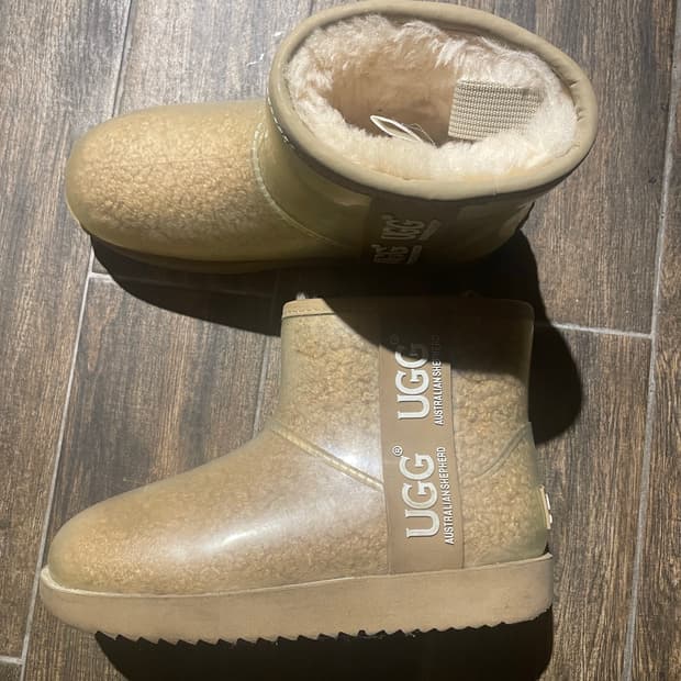 어그 220~225사이즈