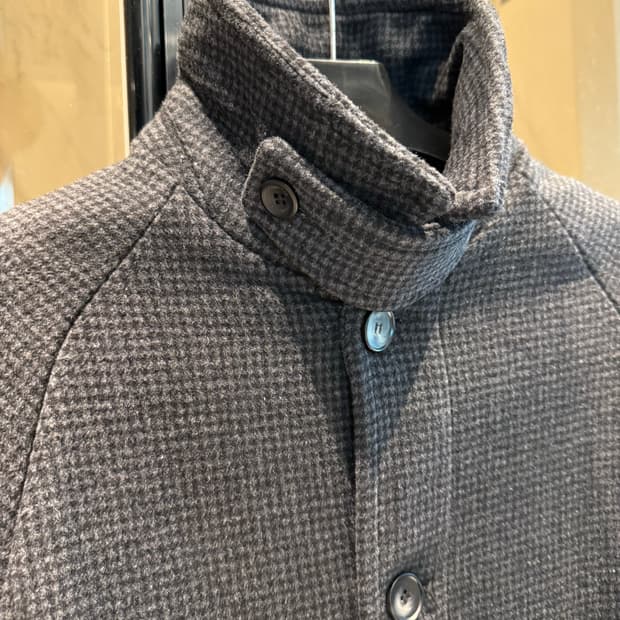 어반디타입 차콜 체크 발마칸 코트