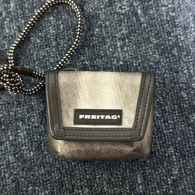 새제품 Freitag 프라이탁 희귀 전사 미니 메신저백 키링