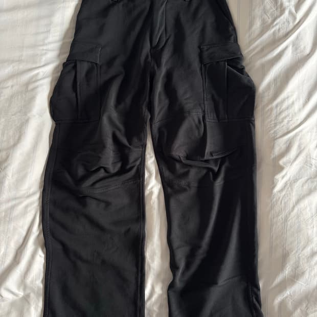 발렌시아가 22aw kick 카고 팬츠 블랙