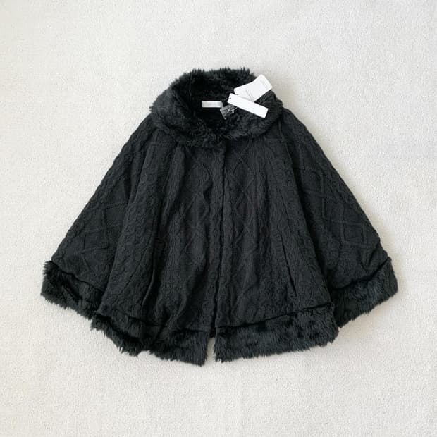 세실맥비 오네갸루 블랙 퍼 케이프