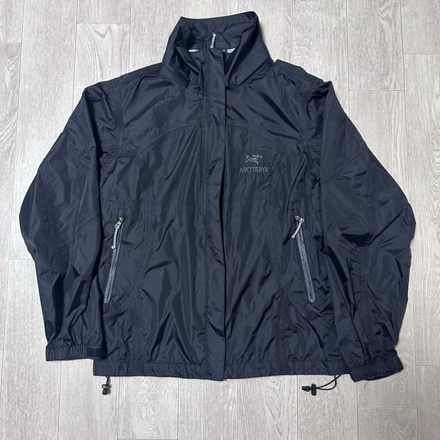 아크테릭스 빈티지 바람막이