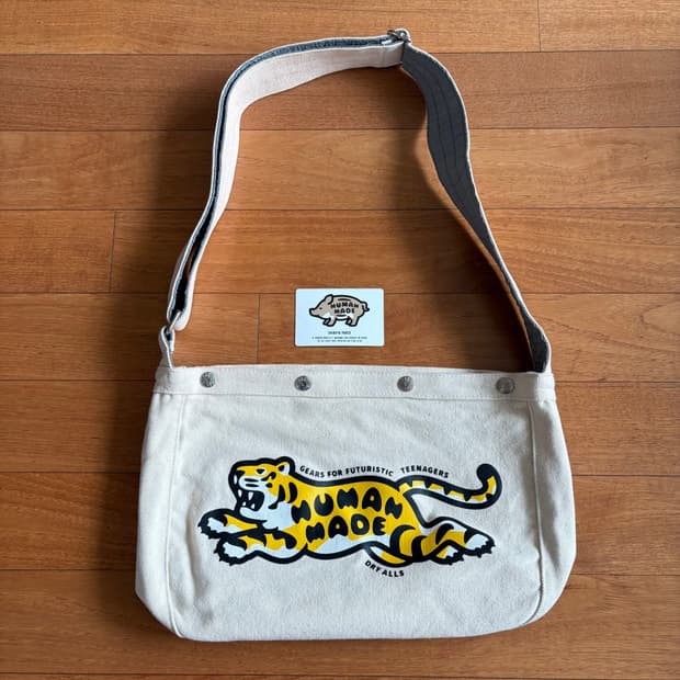 휴먼메이드 페이퍼보이 크로스백