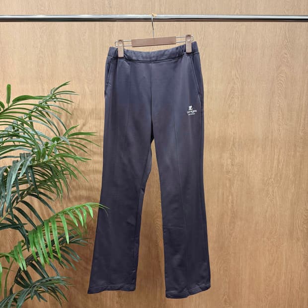 꾸레쥬 트레이닝 팬츠 밴딩 허리 스포츠 퓨처 로고 자수 디테일 그레이