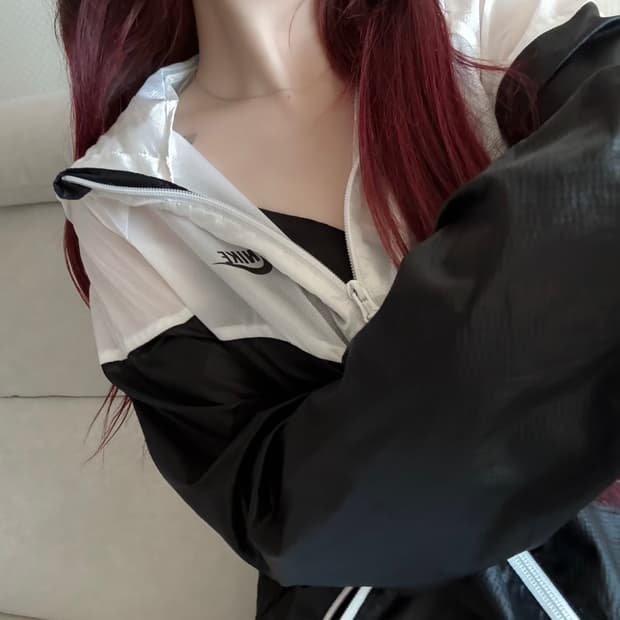 나이키 흰검 배색 바람막이