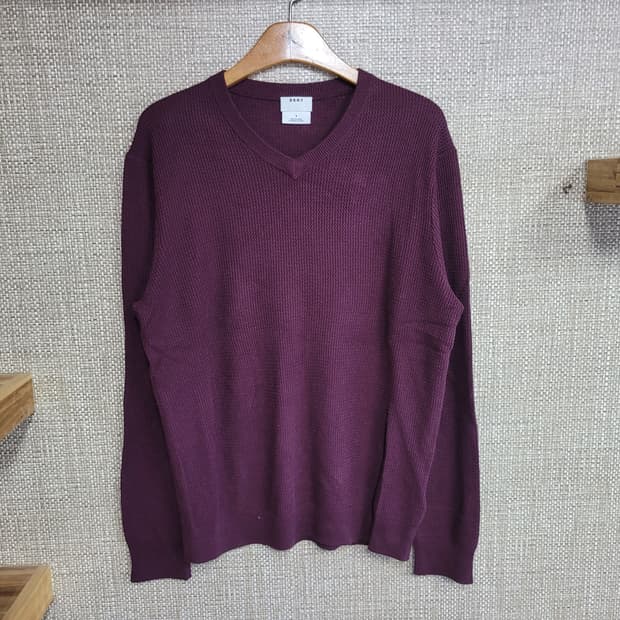 M 100사이즈 DKNY 브이넥 니트