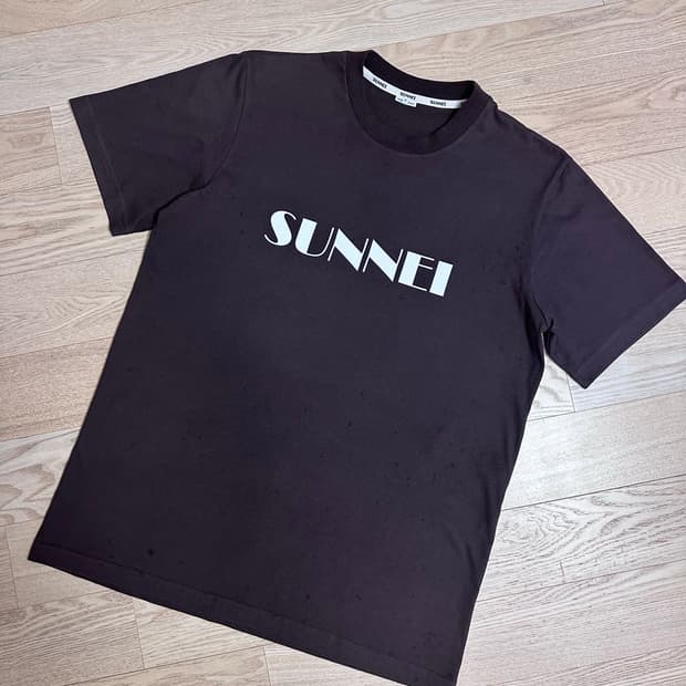 써네이 sunnei 로고 반팔 티셔츠 브라운 S 사이즈