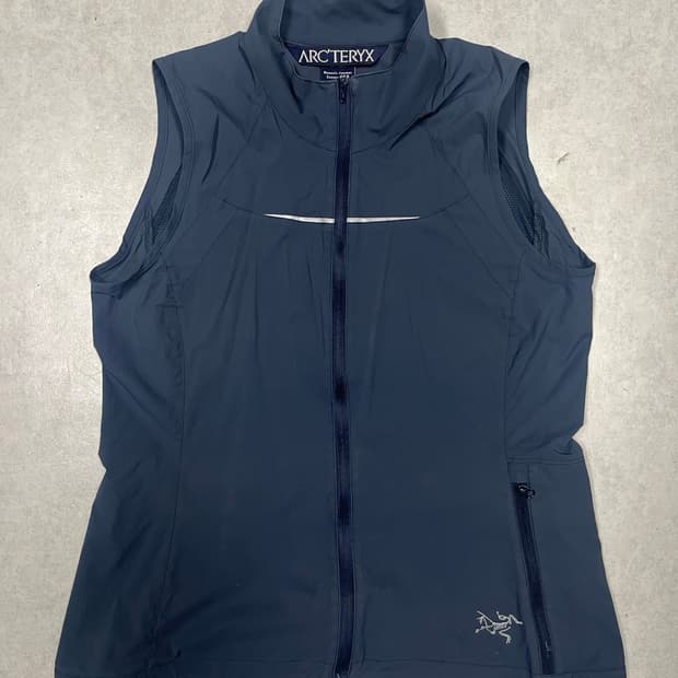 아크테릭스 여성 나일론 집업 조끼 