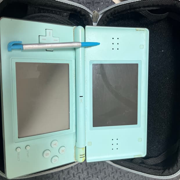 닌텐도 ds 민트색 +도와줘 리듬히어로, 충전기, 케이스