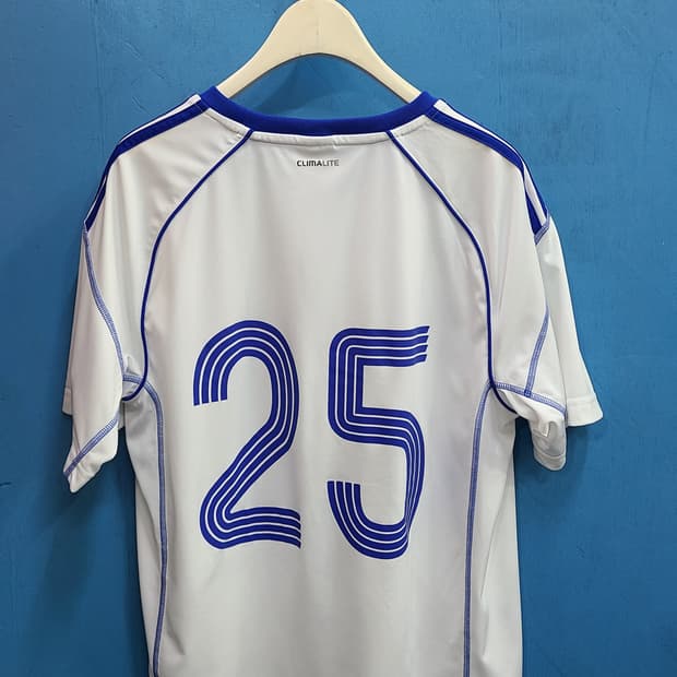 2010년산 빈티지 아디다스 흰파 축구져지
