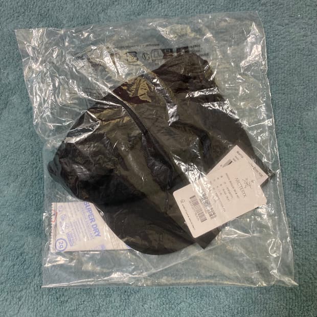 아크테릭스 노반 레귤러 브림 햇 블랙 L-XL