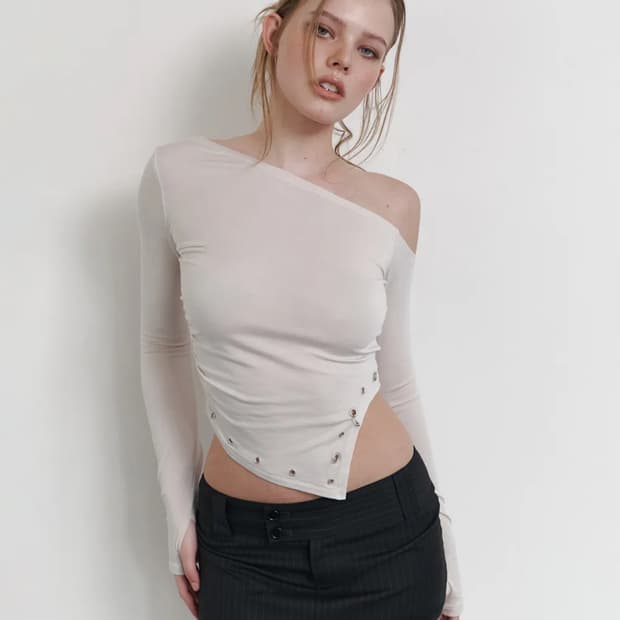 (새상품) 플노팔 레미탑 베이지 레미 언발 셔링 롱슬리브