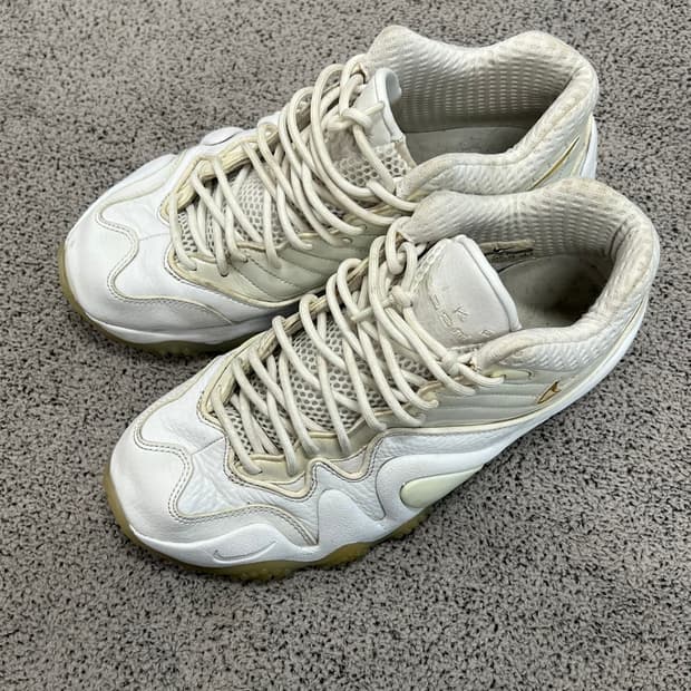 (265) 나이키 줌 업템포 화이트